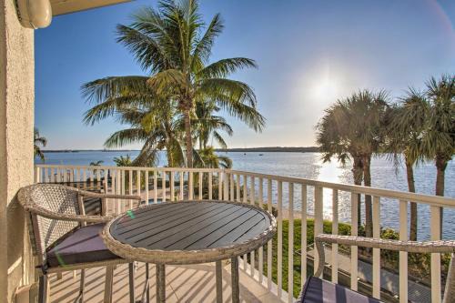 Bayfront Retreat Private Balcony and Pool Access!
