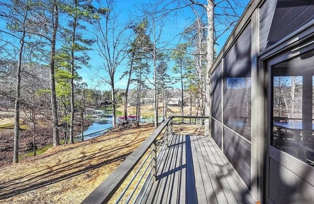 Bay’s Bungalow on Smith Lake