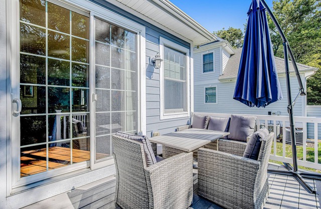 Bayside Resort Home w/Deck, Fireplace, Shared Pools, Hot Tub, Tennis, Free WiFi