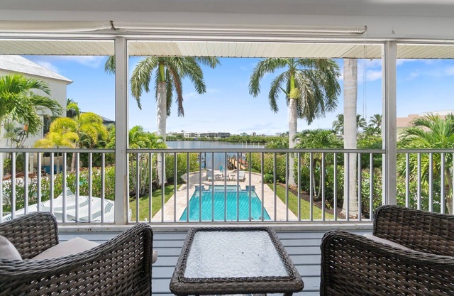 Bayside Retreat | 4-Bedroom & 3-Bath Beach House w/Heated Pool & Spa, Boat Dock
