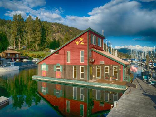Bayview Float Home on Lake Pend O'reille
