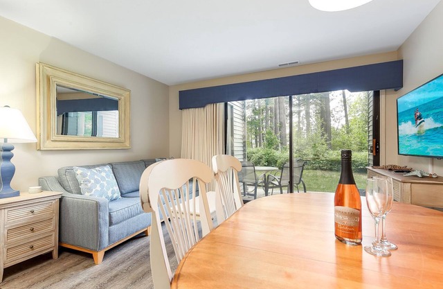 ☀ Bayview Retreat @ The Shores | 2 Suites + 2 Patios | Wooded Lake Views ➠ 5677