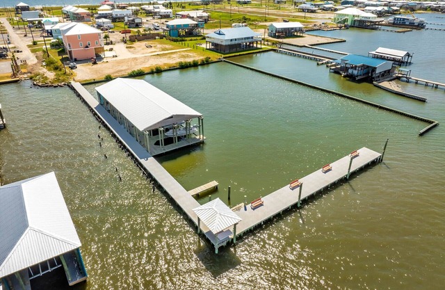 Baywinds Condo 8: Spacious 3BR waterfront retreat in Grand Isle, LA with boat access.