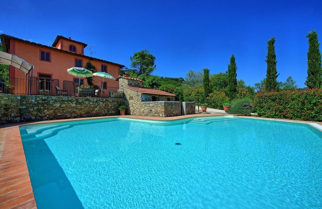 Beautiful private villa with hot tub, private pool, A/C, WIFI, TV, panoramic view, close to Florence
