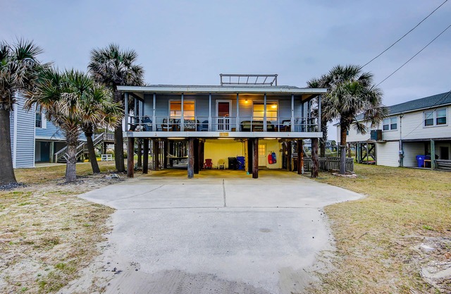 Beach Across the Street Ocean View Home w/Roof Deck, Porch, AC - Dogs OK