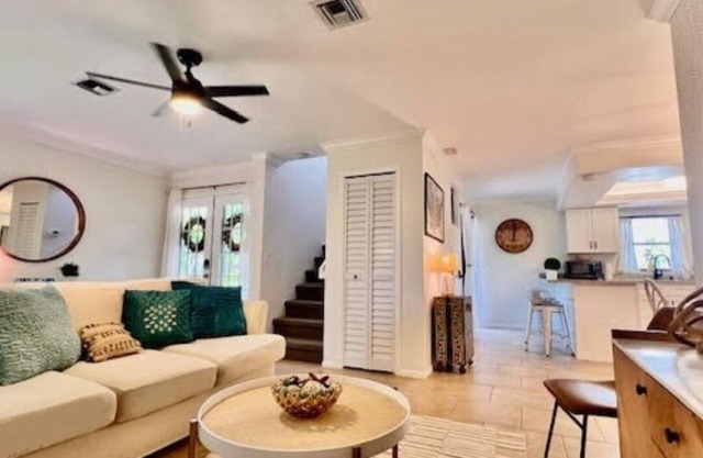 BEACH Bound POOLSIDE Retreat 5 mins to beach, Sanibel, Captiva, Ft Myers Beach