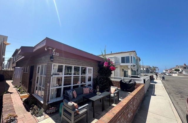 Beach Bungalow | Block to Beach | Entry to Balboa Peninsula