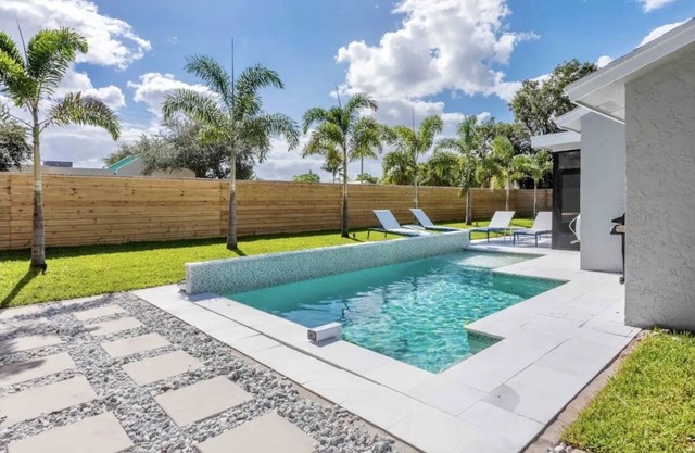 Beach Bungalow Pool Home East Delray