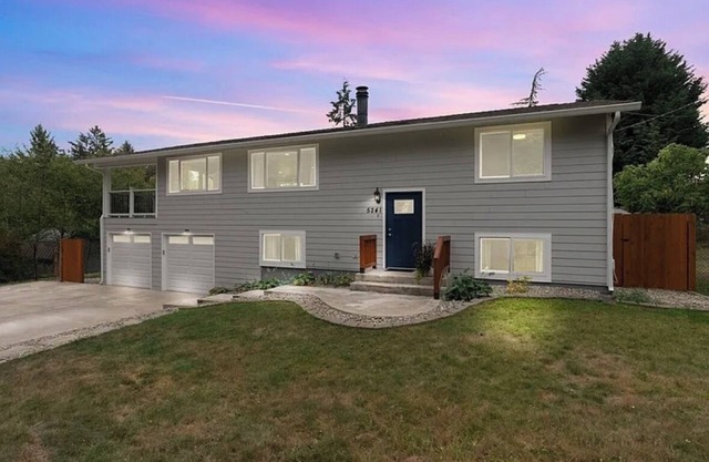 Beach Bungalow w/paddle boards! AC, Rainier views, close to JBLM for military
