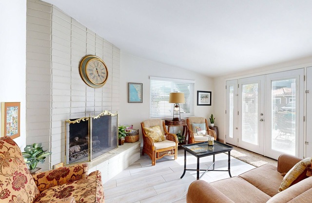 Beach Bungalow w/Patio & Outdoor Shower ' Steps to Ocean & Restaurants