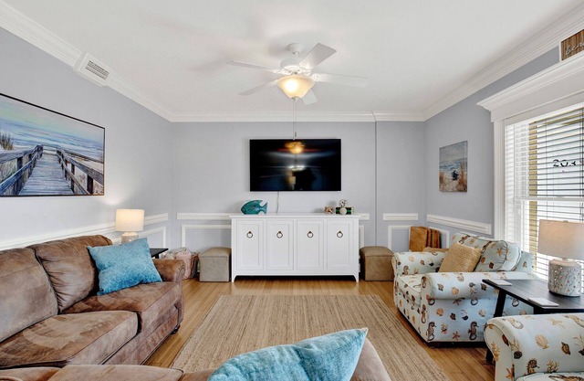 Beach Condo Walk to Beach, Heated Pool Access