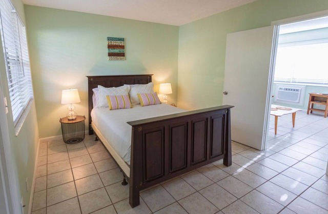 Beach Cottage 1/4 Block to Beach! New to market! Available Now for Jan 2024!