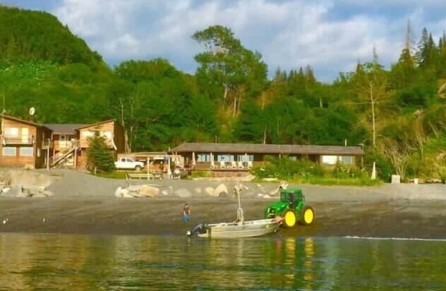 Beach Front Alaskan Lodge with 10 rooms!