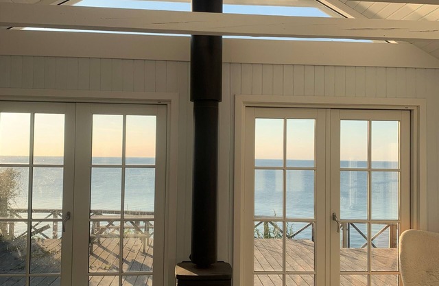 Beach front summer house with ocean view