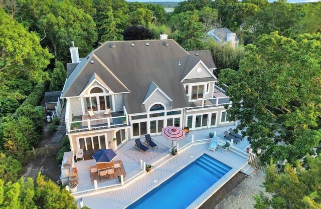 Beach Front Villa. Sleeps 10