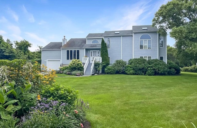 Beach Getaway - Spacious Katama Beach House
