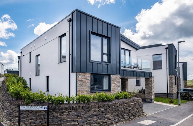 BEACH HAVEN, pet friendly, luxury holiday cottage in Perranporth
