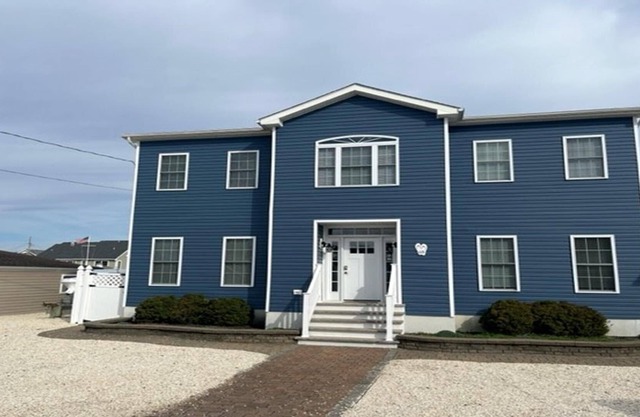 Beach Haven West. Lagoon front. boat slip for small boat. private fenced in yard.