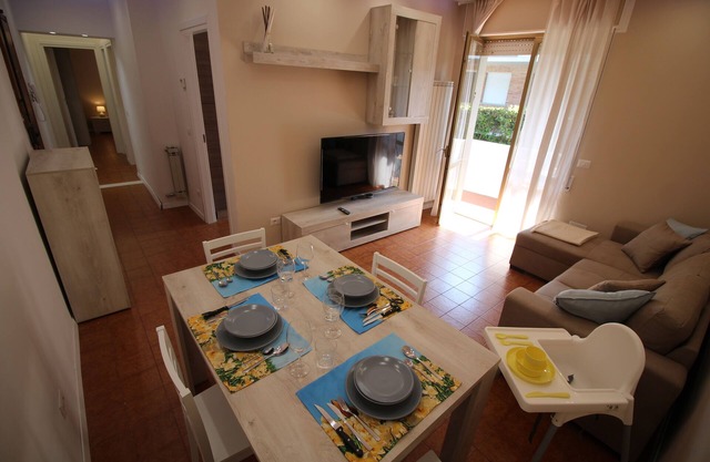 Beach House, 300 m dal mare, Marina di Massa, free bike, wifi, air conditioning