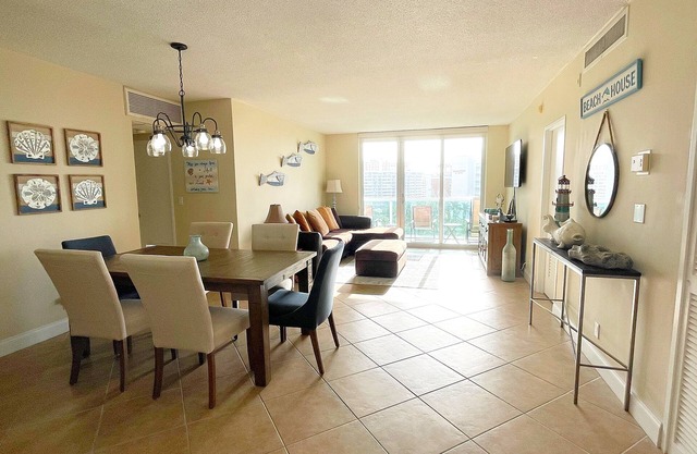 Beach House - 5 star Luxury 2 Bed, 2 Bath on the beach