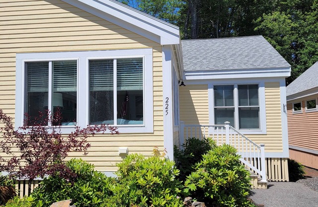 "Beach House" at Seaglass Village Cottages