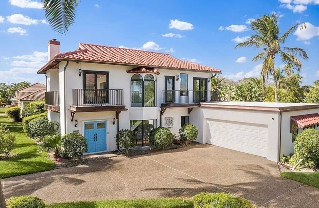 Beach House in exclusive gated Community- 4 bedroom POOL, 1st floor Bedroom/Bat