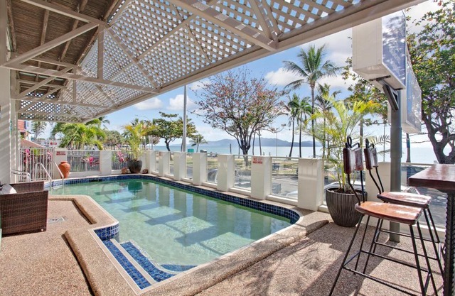 Beach House Motel