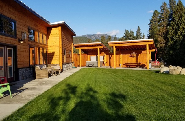 Beach House On The River Leavenworth, Privately owned Beach Hot Tub BBQ big yard