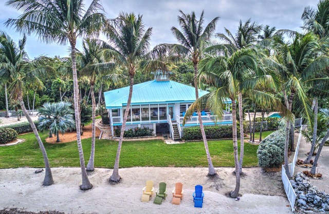 Beach House🌴Waterfront, Private Pool, Boat Dock on Gulf with Amazing Sunsets!☀️