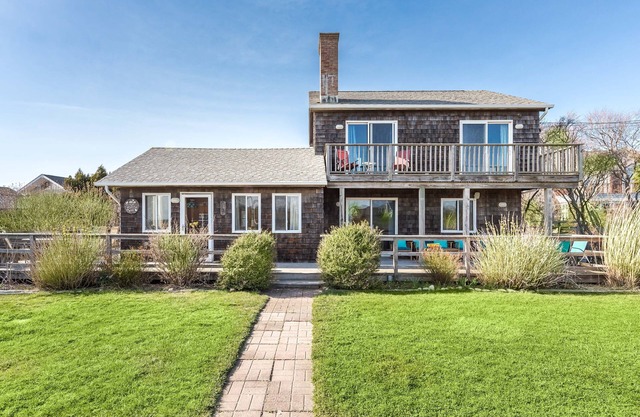 Beach Lovers Paradise: Ditch Plains, Steps to Beach, Ocean View, Family Friendly