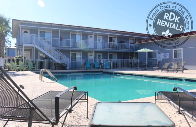 Beach Oaks Condo - Short Walk to the Beach