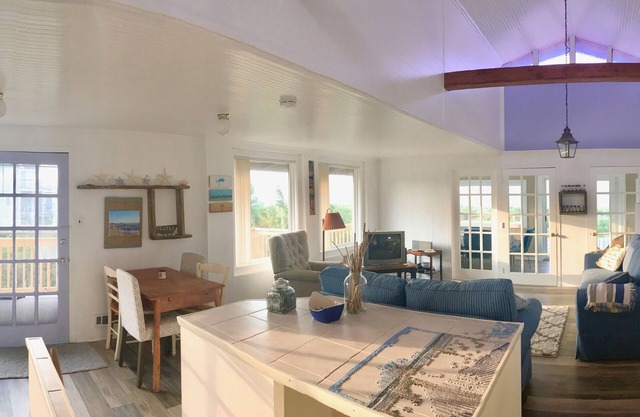 Beach Plum: Delightful beachfront cottage perfect for couples and families.