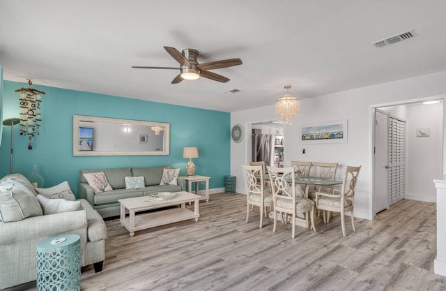 Beach Set Up Included 100% Remodeled 2BR/2.5BA Townhouse, Spectacular Lake Views