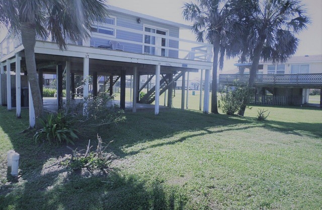 Beach Side Cottage.One Minute Walk to the Beach