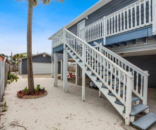 Beach Time Cozy Retreat Steps from the Gulf