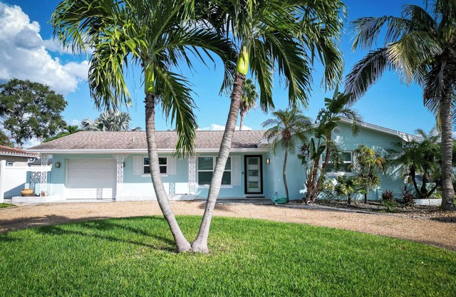 Beach Town & Big City, FL Getaway – Stylish 2BR Retreat Minutes from the Sand