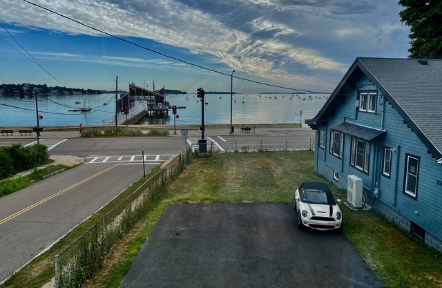 Beach View 2 BR w/Parking