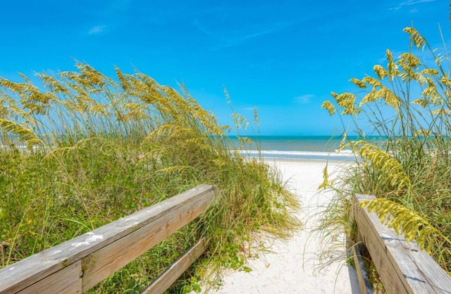 Beach-Walk Getaway Sleeps 4! 1 Block from Ocean