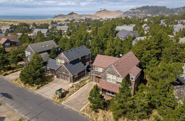 Beachccomber Cottage-near beach. Spacious & fun