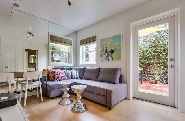 Beachcombers Hideaway, Dog Friendly, Enclosed Patio, 1 Block to Beach