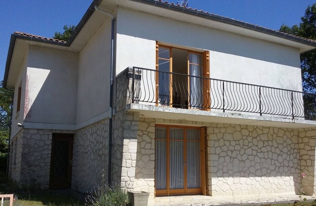 Beaches & market <900m - Quiet, fresh and spacious garden-level flat for 4/6pax