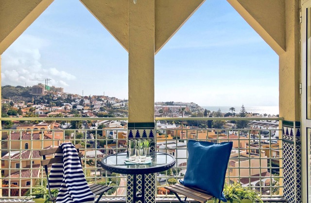 Beachfront apartment with pool in Rincón de la Victoria