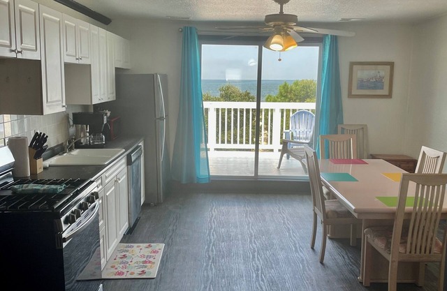 Beachfront 2 Bed/1 Bath Apartment with Amazing View!