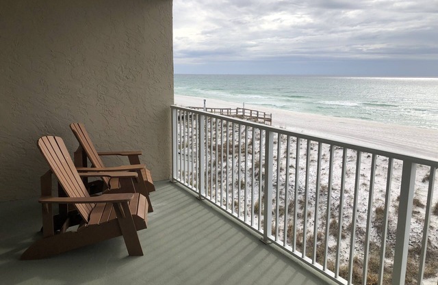Beachfront 2BR Condo, 2 Large Balconies on Gulf, Pool - Starboard Village 224