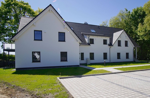 Beachfront apartment with terrace, use of swimming pool and sauna - Rex Rugia apartment 17-4