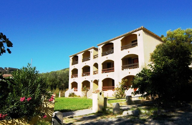 Beachfront apartment in Tiuccia with 2 rooms