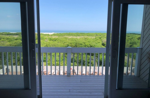 Beachfront beauty, privacy, 2 floors. 5 minutes to Borgata and top AC nightlife!