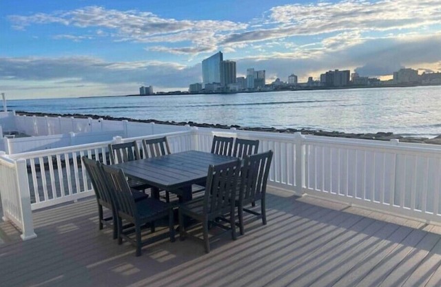 Beachfront Bliss with Views! Perfect for familiesn