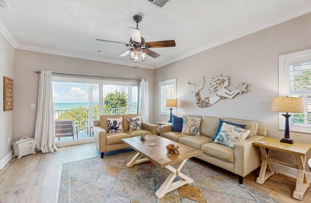 Beachfront condo with EV charger, WiFi, AC - one dog welcome