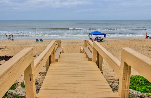 Beachfront Chadham by the Sea with Riverviews! Quiet car-free beach location! CH419